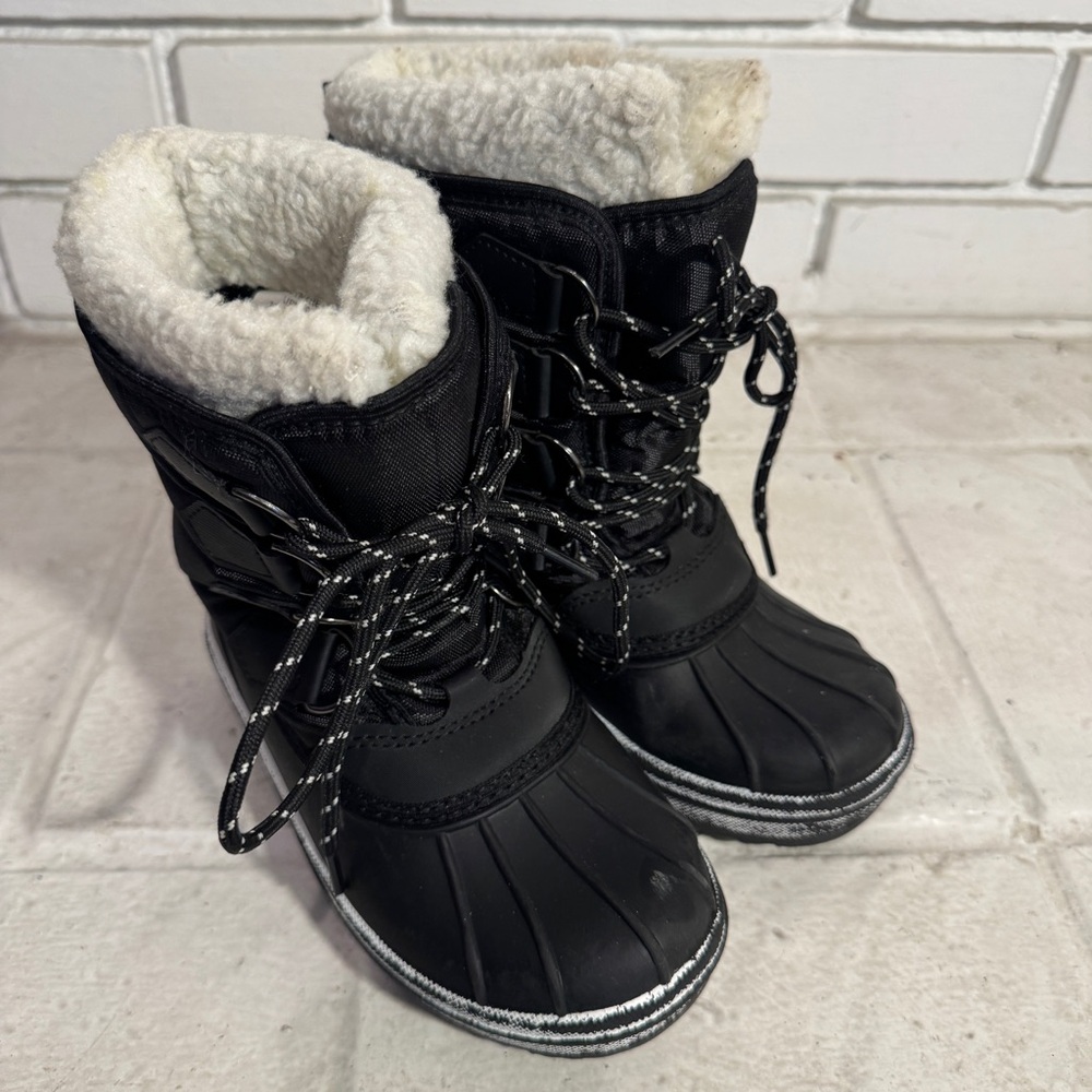 Youth Size 1 Black Winter Duck Boots, waterproof, cozy fleece Youth